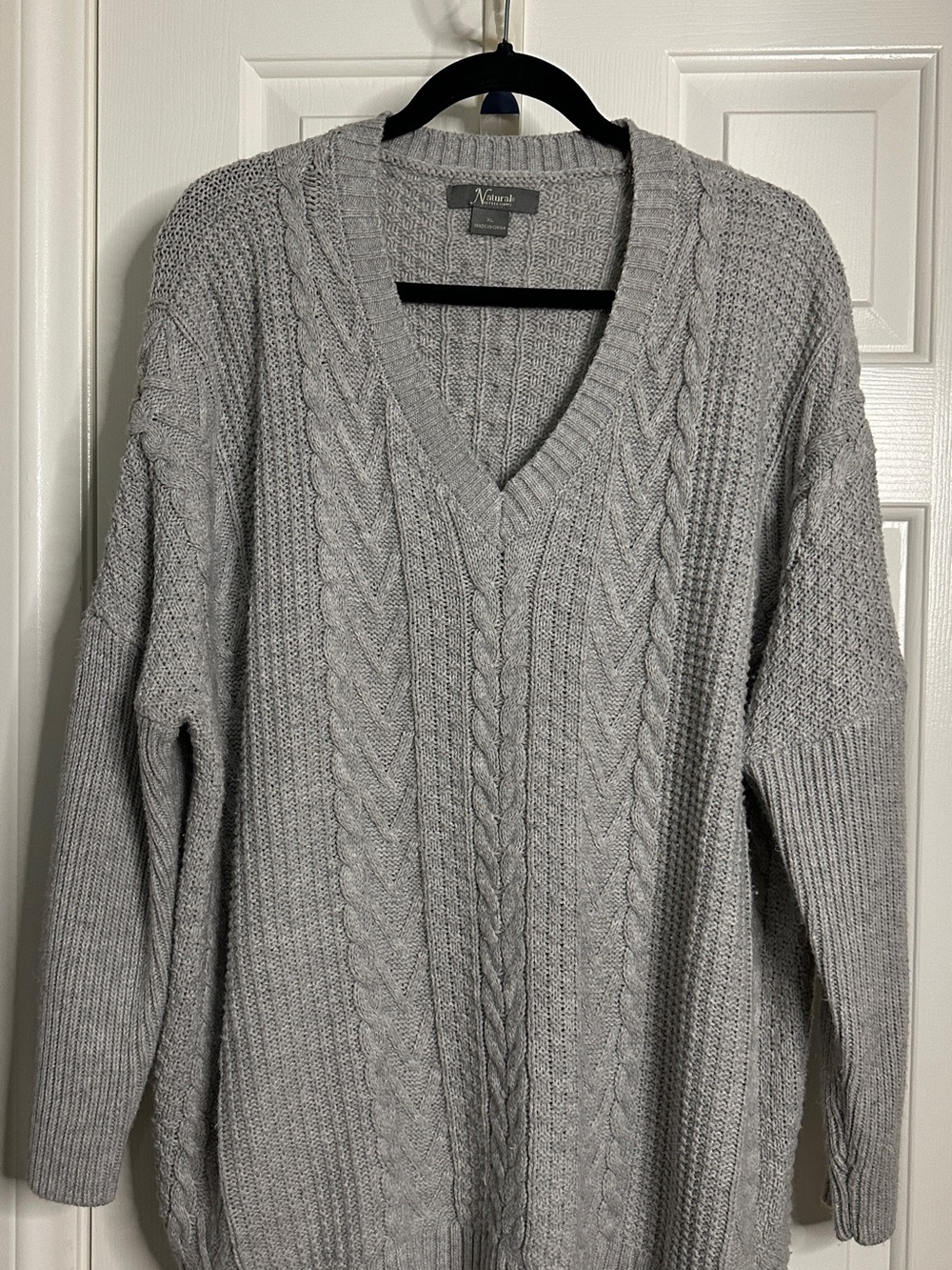 Natural Soul Light Gray Cable Knit V-Neck Sweater